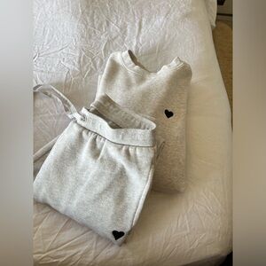 VICTORIA'S SECRET
Cotton Fleece Pullover
High-Rise Jogger Pants
Sm